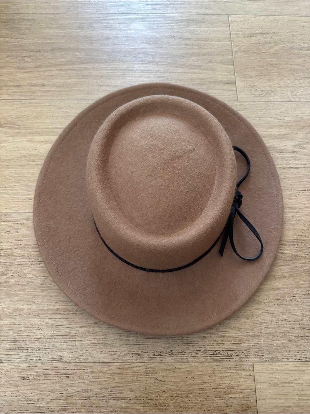 Women's Tan Felt Wide-Brim Hat with Brown Leather Bow Trim